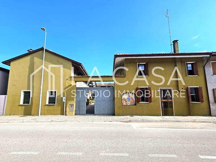 Casa con 5 locali in vendita in Via della Villa, Valvasone Arzene