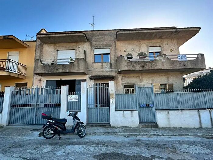 Casa con 11 locali in vendita in Via Quasimodo, Ribera