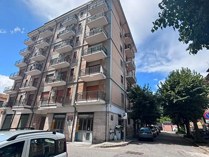 Appartamento trilocale in vendita in Via Fiume Snc, Cosenza