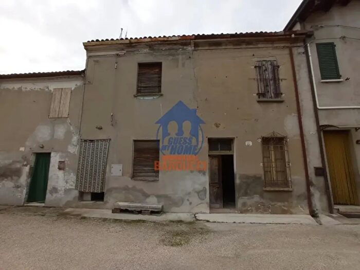 Casa con 5 locali in vendita in Cesena