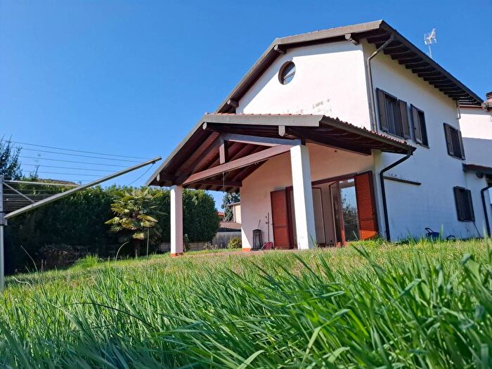 Casa quadrilocale in affitto in Via Trieste, Fenegrò
