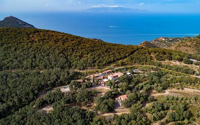 Casa con 18 locali in vendita in Località Fornacelle Snc, Monte Argentario