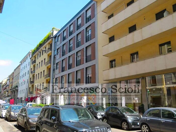Appartamento quadrilocale in affitto in Via Alessandro Volta, Moscova, Milano