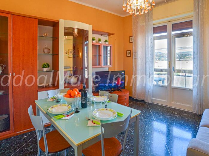 Appartamento quadrilocale in affitto in Via I Maggio, Vado Centro, Vado Ligure