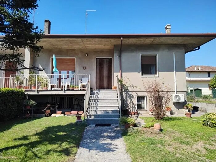 Casa con 5 locali in vendita in Nogarole Rocca