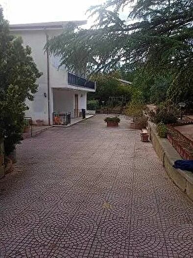 Casa con 9 locali in vendita in Niscima, Caltanissetta