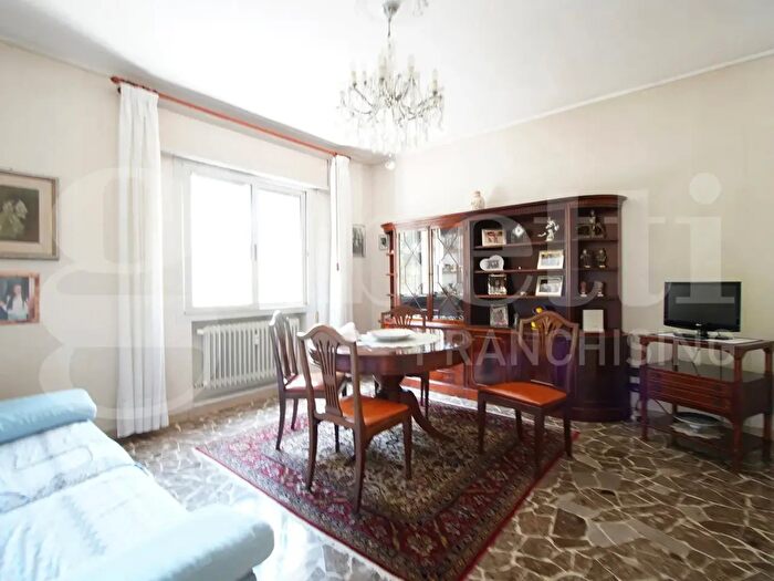 Appartamento con 5 locali in vendita in Via San Donà, Venezia