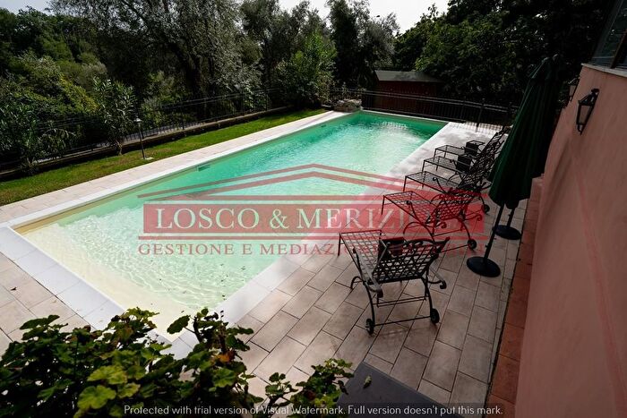 Casa con 20 locali in vendita in Roma