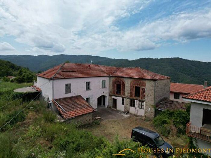 Casa con 6 locali in vendita in Pezzolo Valle Uzzone