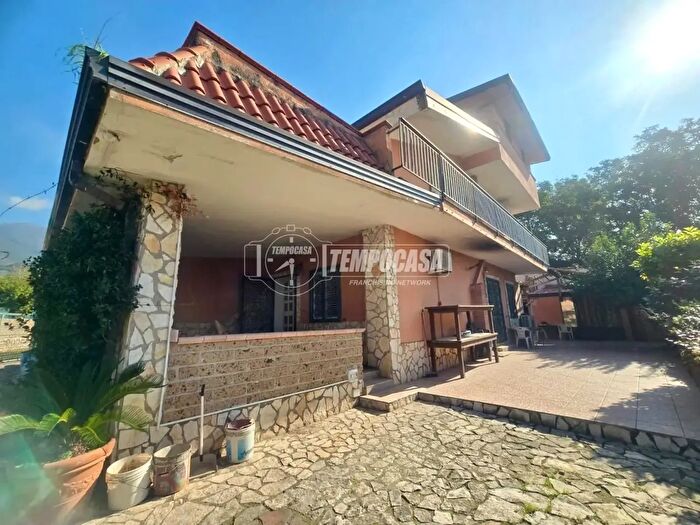 Casa con 5 locali in vendita in Via Francesco Petrarca, Avella