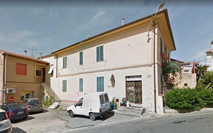 Appartamento con 5 locali in vendita in Rosignano Marittimo