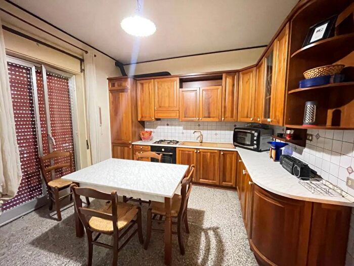 Appartamento con 5 locali in affitto in Via F Paladini M, Centro, Caltanissetta