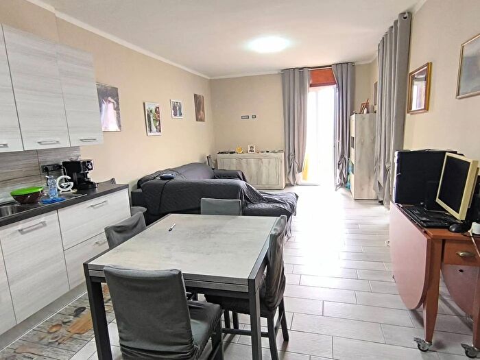 Casa con 6 locali in vendita in Villanova Mondovi