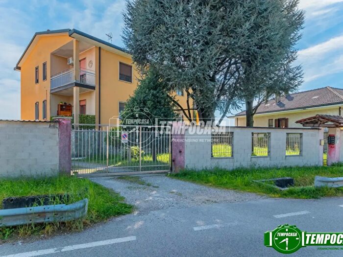 Appartamento trilocale in vendita in Via San Marco, Marcallo Con Casone