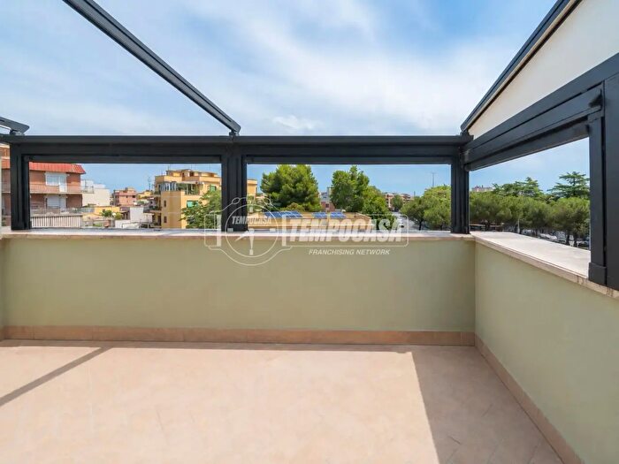 Appartamento bilocale in vendita in Piazza delle Camelie, Roma