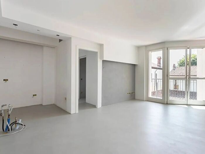 Appartamento trilocale in vendita in Via Baldironi, Lissone