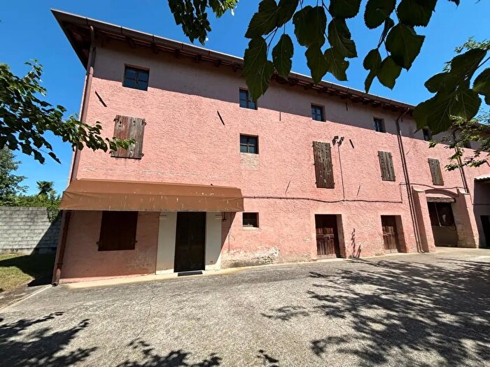 Casa con 6 locali in vendita in Via Catocchie, Codroipo