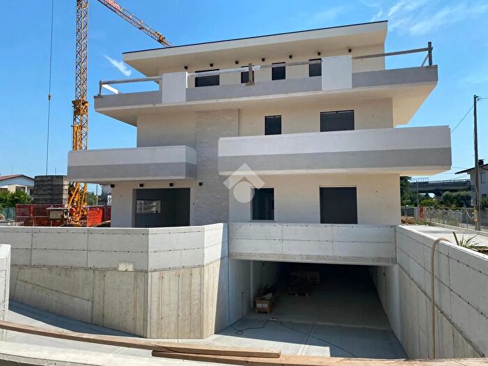 Appartamento quadrilocale in vendita in Via Piave, Castelfranco Veneto