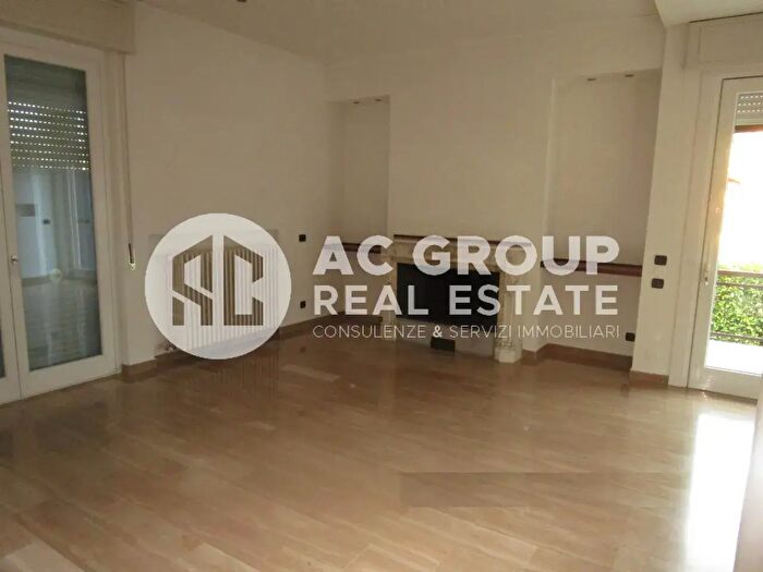 Appartamento trilocale in affitto in Via IV Novembre, Uboldo