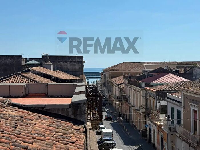 Casa con 6 locali in vendita in Corso Italia, Riposto