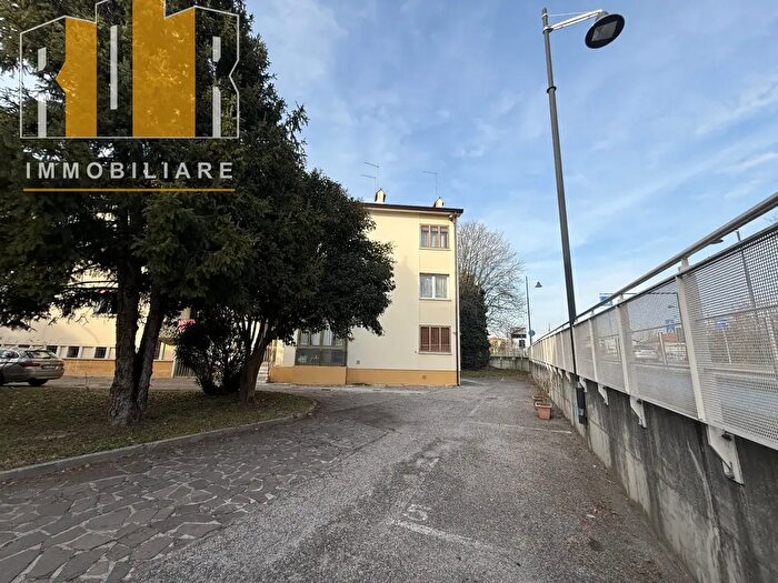 Appartamento trilocale in vendita in Via Benedetto Cairoli, Dolo