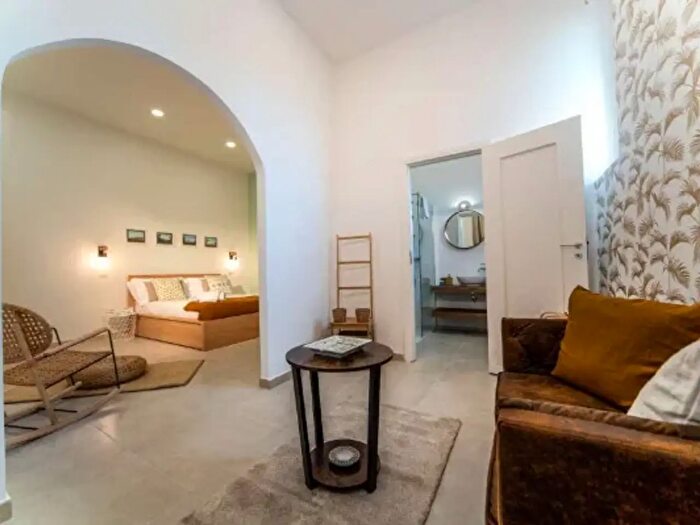 Appartamento trilocale in vendita in Via Cesare Rosaroll, Napoli