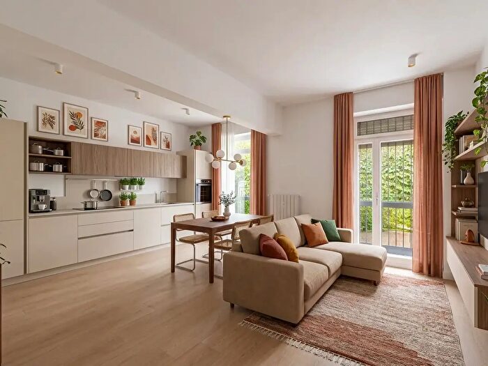 Appartamento con 6 locali in vendita in Via Francesco Dassori, Genova