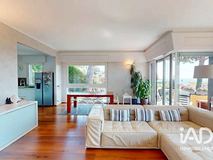 Appartamento con 9 locali in vendita in Via Donato Somma, Genova