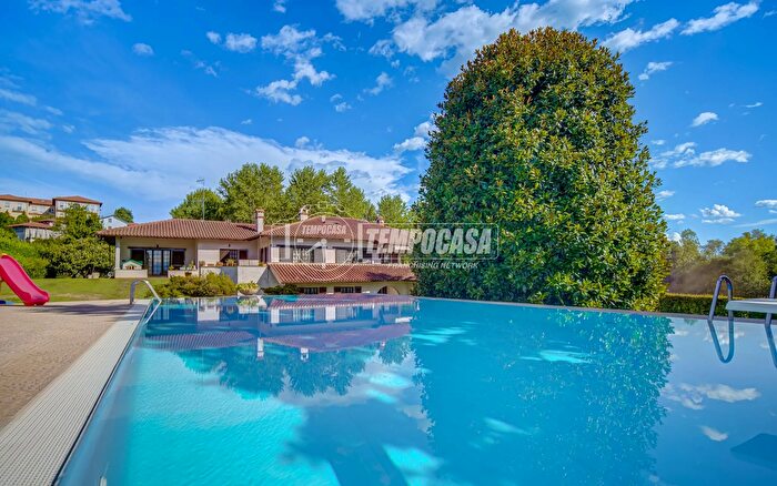 Casa quadrilocale in vendita in Via Alessandro Volta, Sumirago