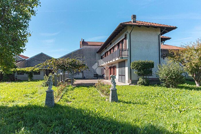 Casa con 5 locali in vendita in Via San Pietro, Cirie