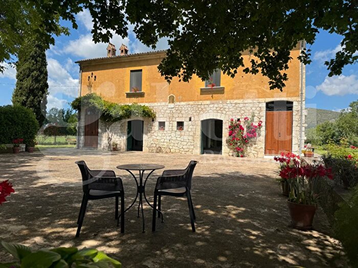 Casa con 8 locali in vendita in Sp Snc, Pietravairano