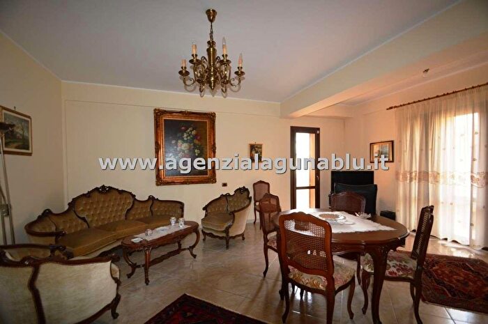 Appartamento trilocale in vendita in Via Val di Mazara, Mazara Del Vallo