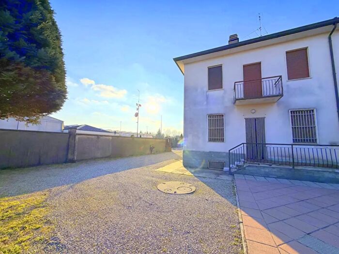 Casa trilocale in vendita in Inveruno