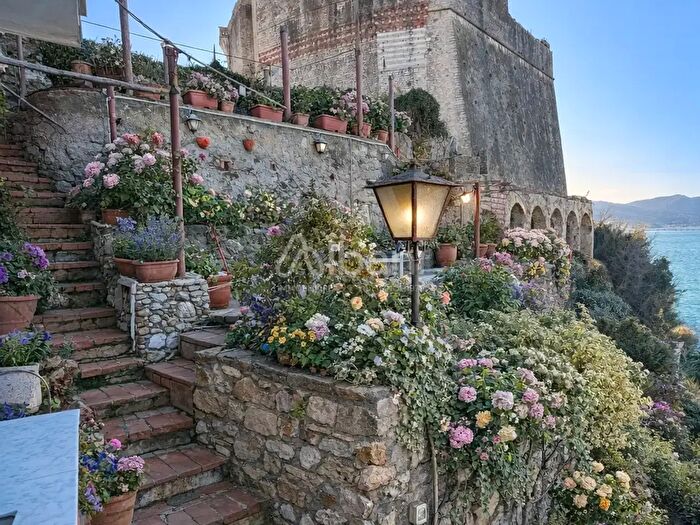 Appartamento quadrilocale in vendita in Lerici