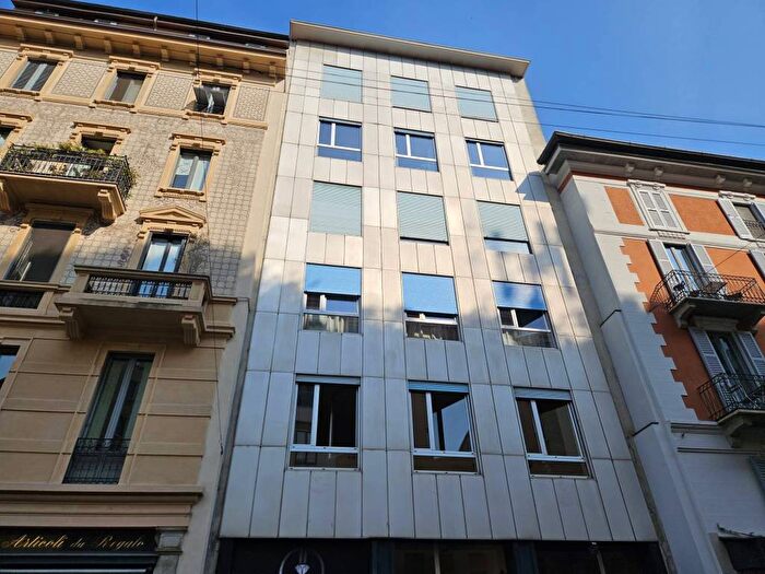 Appartamento trilocale in affitto in Via San Giovanni sul Muro, Cadorna Castello, Milano
