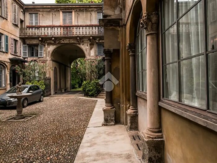 Appartamento trilocale in vendita in Via Gioacchino Rossini, Milano