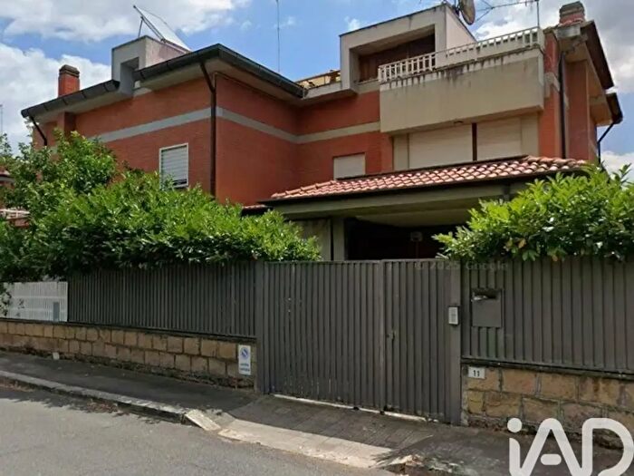 Casa con 11 locali in vendita in Via Polonia, Latina