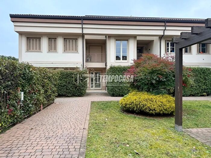 Appartamento trilocale in vendita in Via Dolomiti, Parabiago