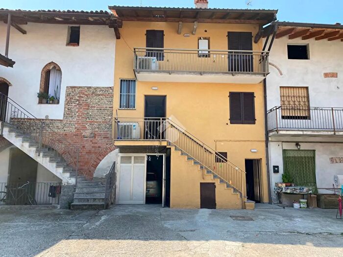 Appartamento con 6 locali in vendita in Via Don Vincenzo Moro, Brignano Gera DAdda