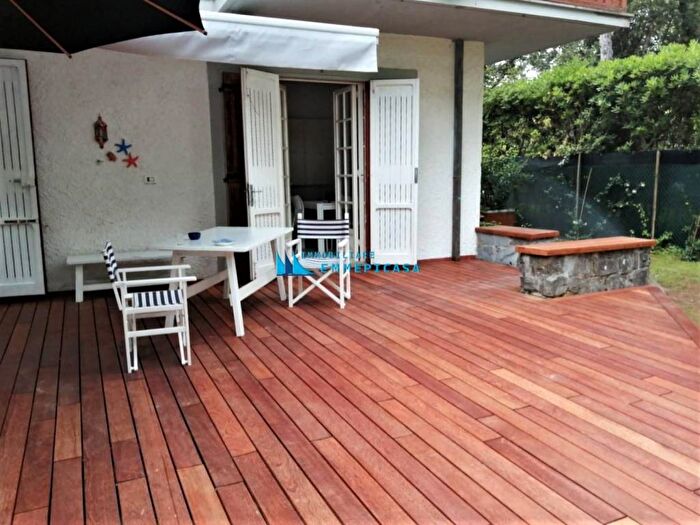 Casa quadrilocale in affitto in Via G Verdi, Ronchi Poveromo, Massa