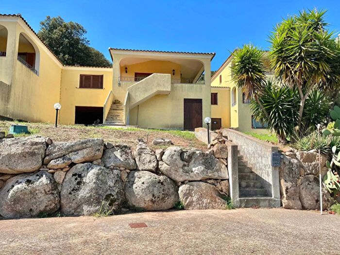Casa con 5 locali in vendita in San Teodoro
