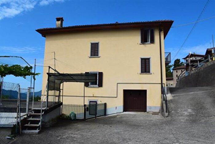 Appartamento bilocale in vendita in Via San Lorenzo, Costa Di Serina