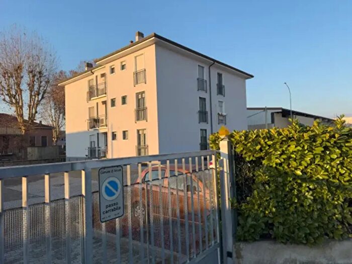 Appartamento trilocale in vendita in Via Leonardo da Vinci, Arcore