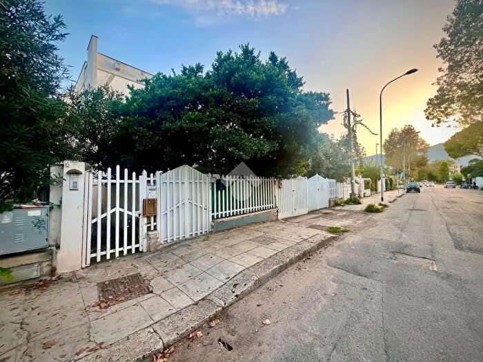 Appartamento quadrilocale in vendita in Viale Galatea, Palermo