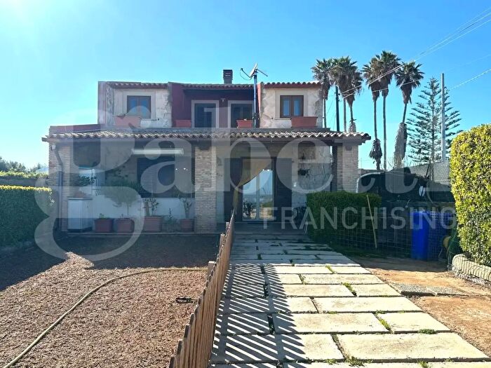 Casa con 7 locali in vendita in Via Elsa Morante, Avola