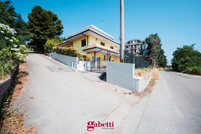 Casa con 6 locali in vendita in Via Pier Giorgio Frassati, San Salvo