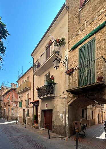 Casa con 6 locali in vendita in Lanciano