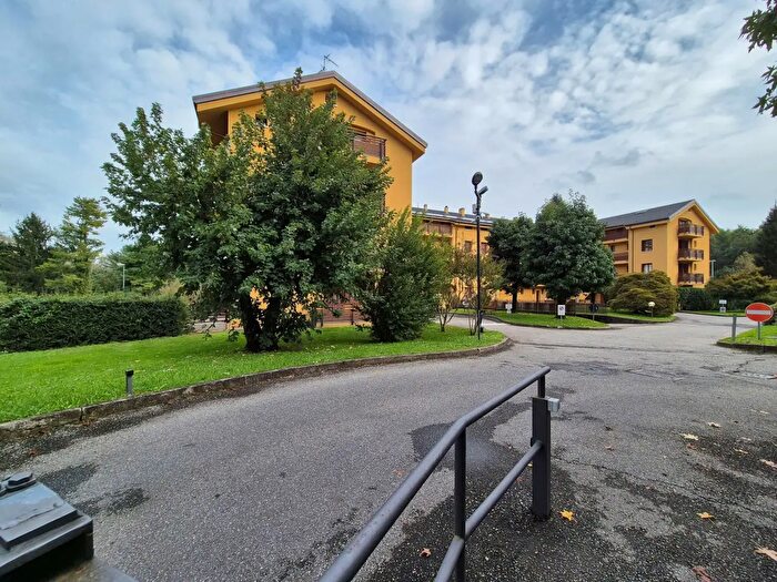 Appartamento trilocale in vendita in Via Manzoni, Guanzate