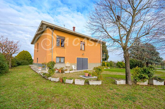Casa con 7 locali in vendita in Strada Gabbiano, Noceto