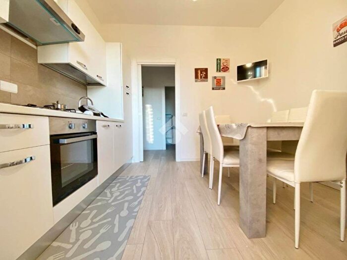 Appartamento con 6 locali in affitto in Via Alcide De Gasperi, Matteotti, Seregno